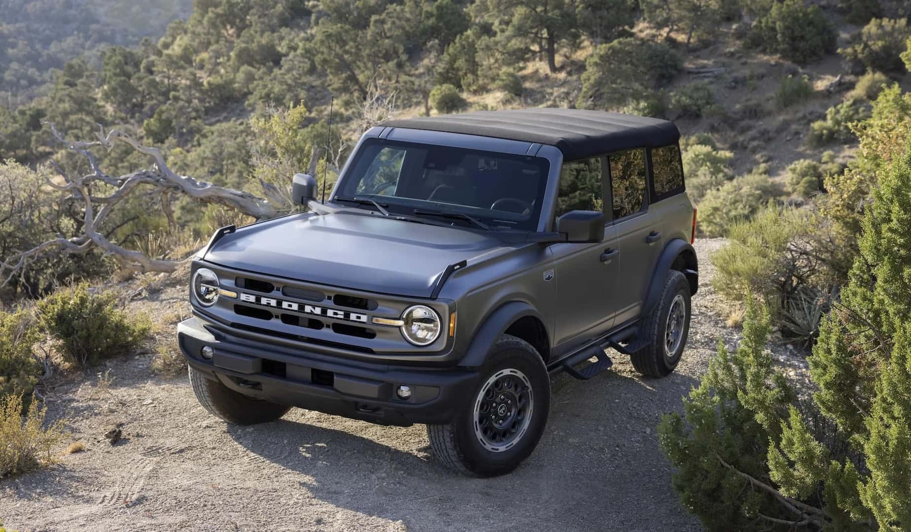2025 Ford Bronco quarter view of front exterior