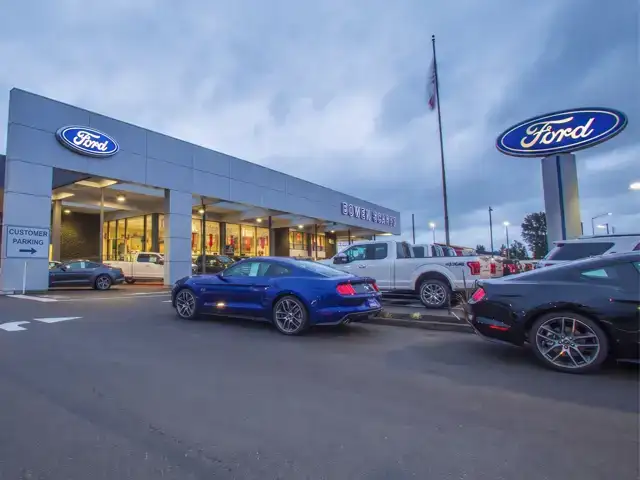 Bowen Scarff Ford dealership storefront in Kent, Washington