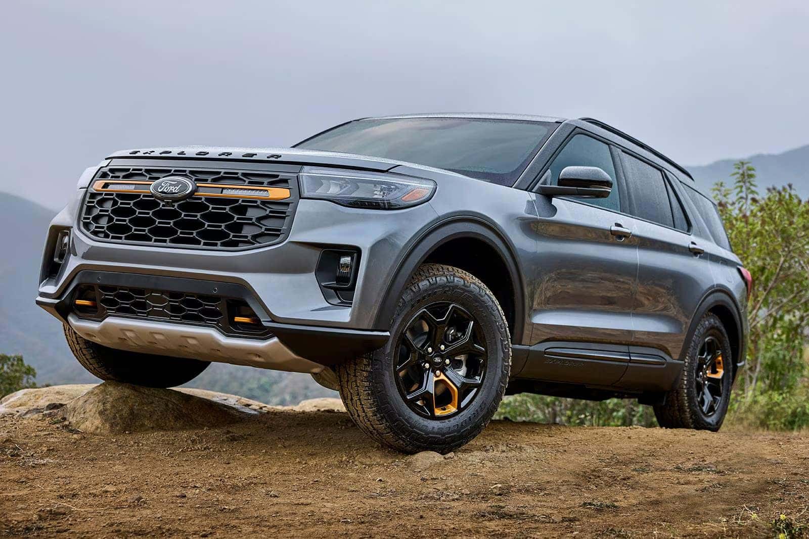 2026 Ford Explorer and 2026 Honda Pilot performance comparison