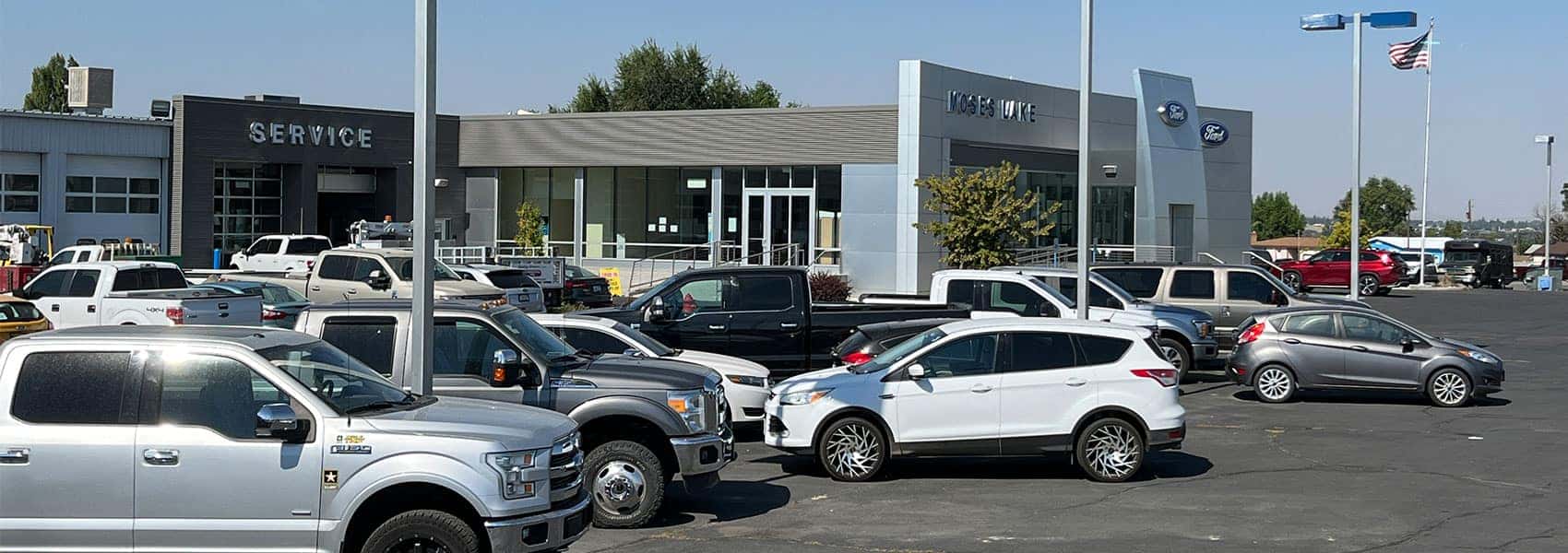 Front entrance of Bud Clary Ford of Moses Lake