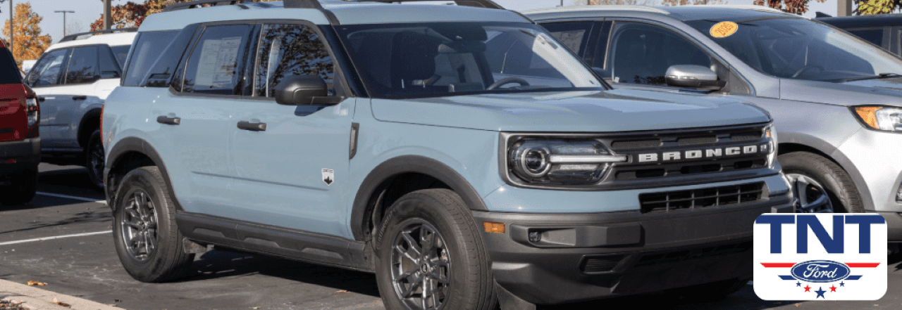 A customer receiving the keys to a Ford Blue Advantage™ Certified Bronco at TNT Ford
