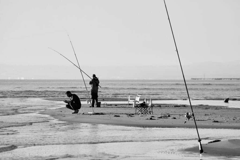 Photo by <a href="https://unsplash.com/@tunagraphy?utm_source=unsplash&utm_medium=referral&utm_content=creditCopyText">meriç tuna</a> on <a href="https://unsplash.com/photos/a-black-and-white-photo-of-people-fishing-on-the-beach-KCnz1uTH-48?utm_source=unsplash&utm_medium=referral&utm_content=creditCopyText">Unsplash</a> Kalispell Fishing