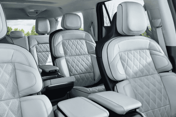 2025 Lincoln Navigator Profile View