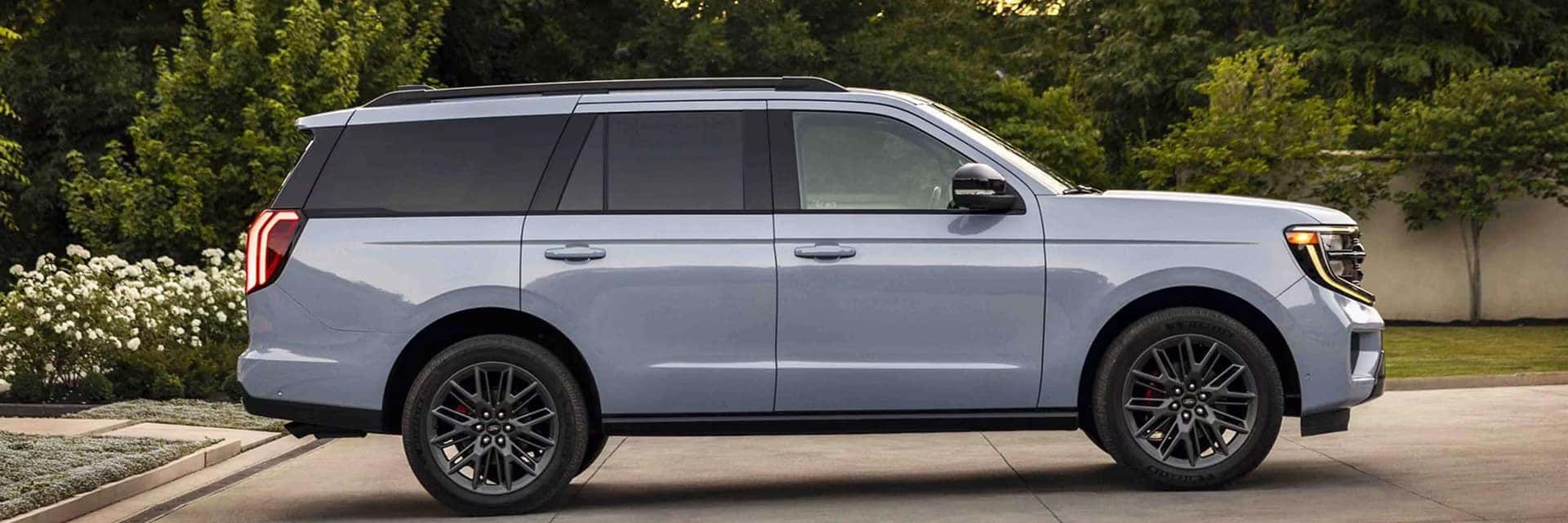 2025 ford expedition parked in driveway