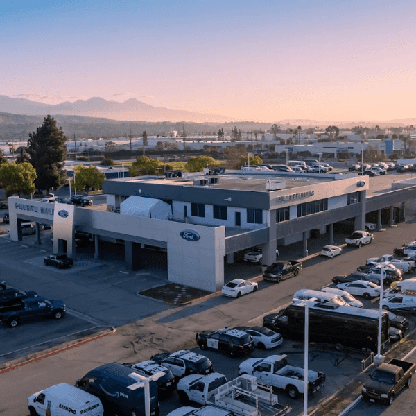 Fachada de Puente Hills Ford