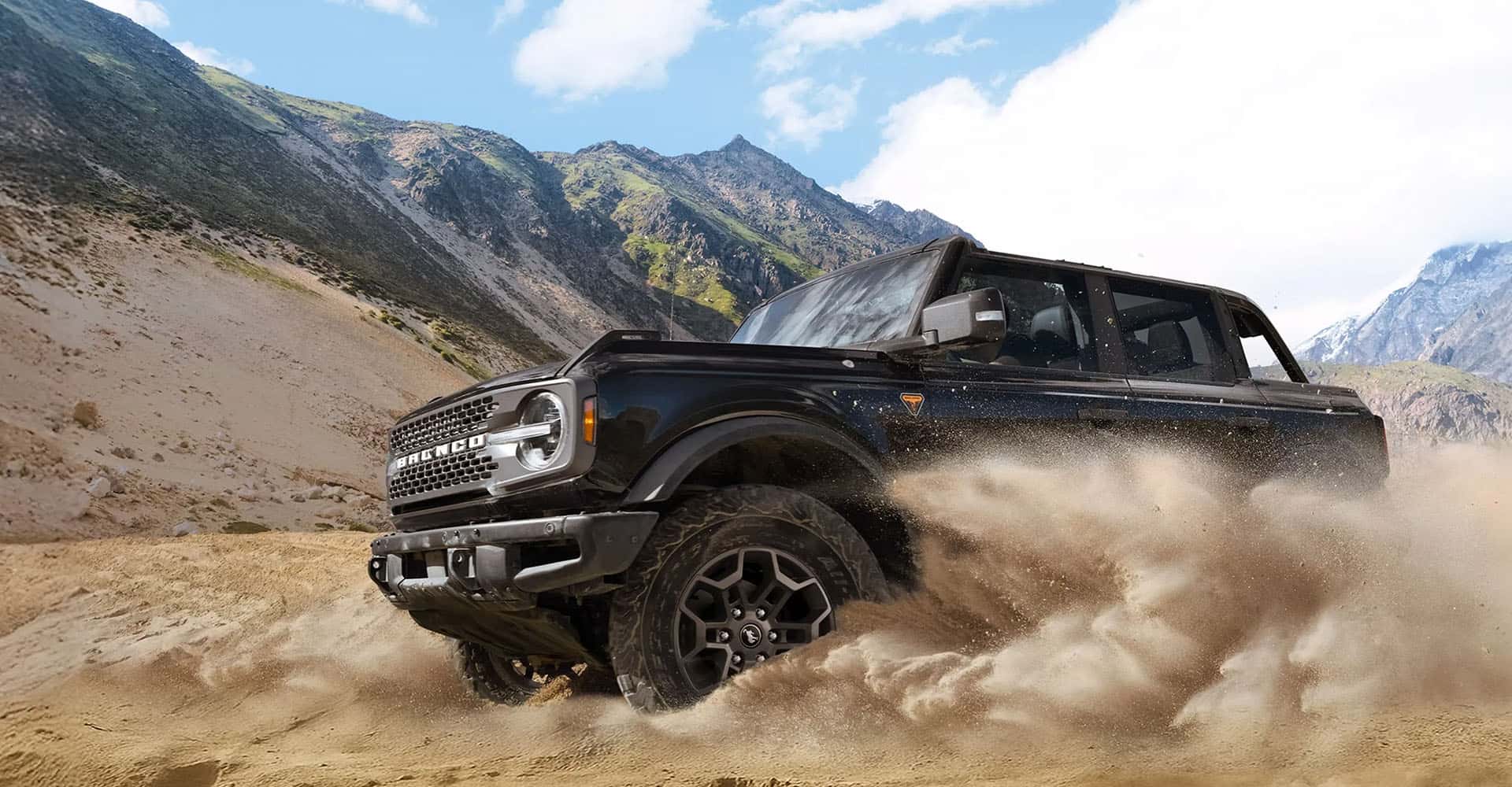 2026-Ford-Bronco-driving-in-sand