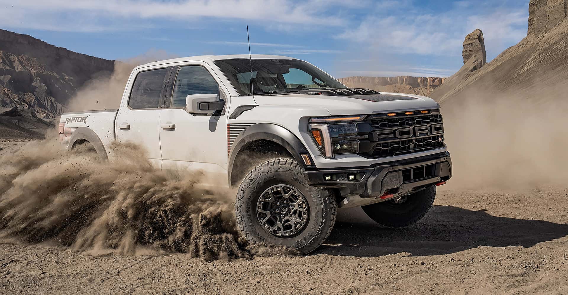 2025 Ford F-150 kicking up dirt