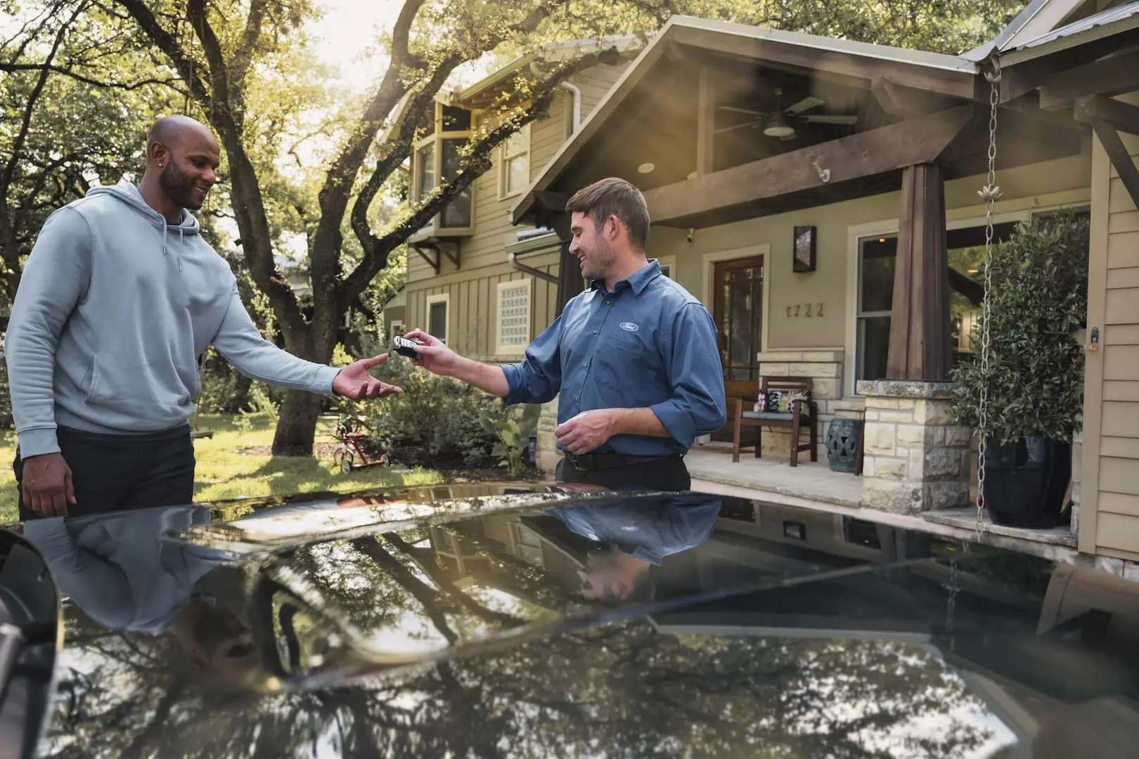 Ford rep handing customer keys